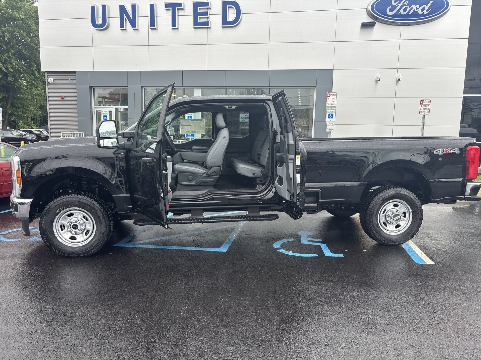 New 2027 Agate Black Metallic Ford F-350® XL image 29