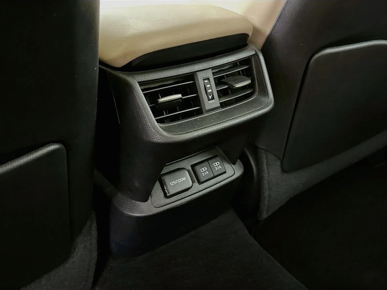 Used 2020 Green Lexus 300h image 26