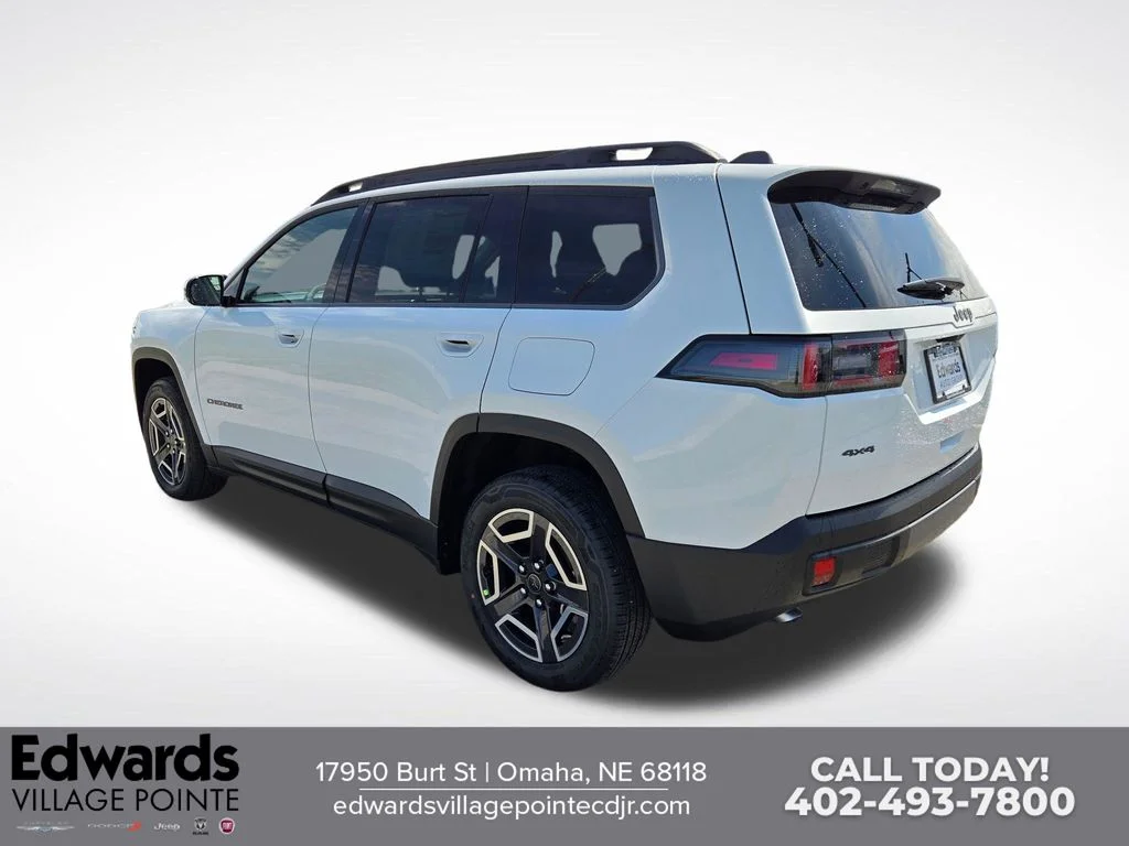 New 2026 Bright White Clear-Coat Exterior Paint Jeep Limited image 5