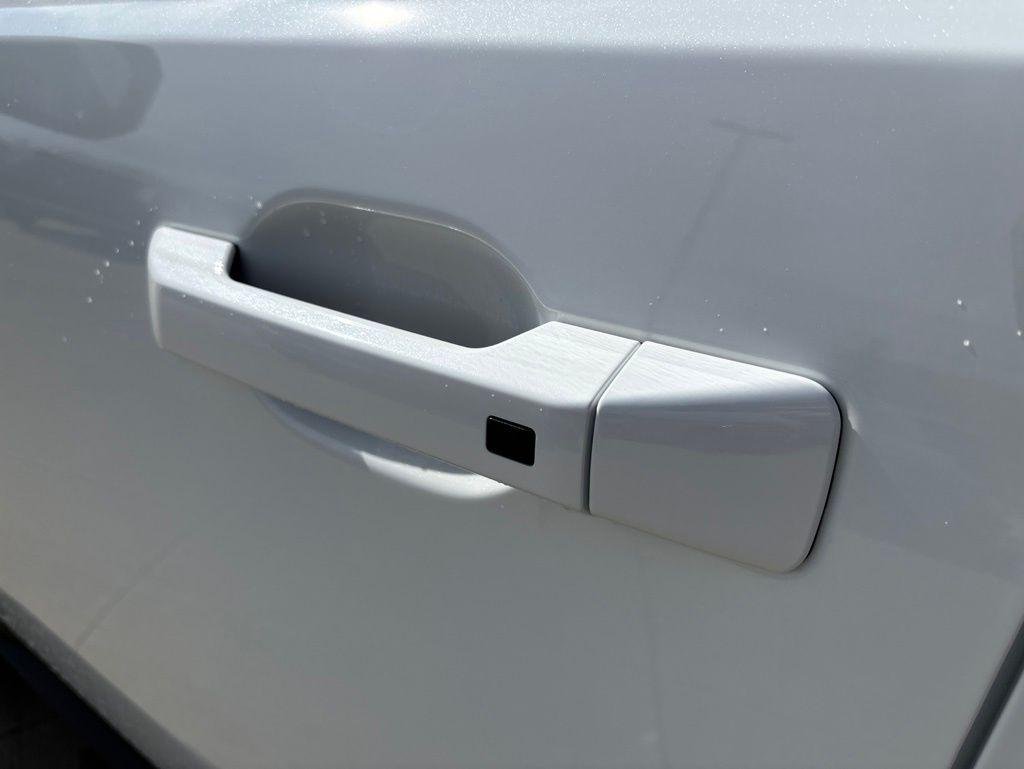 New 2026 White Hyundai SE image 14