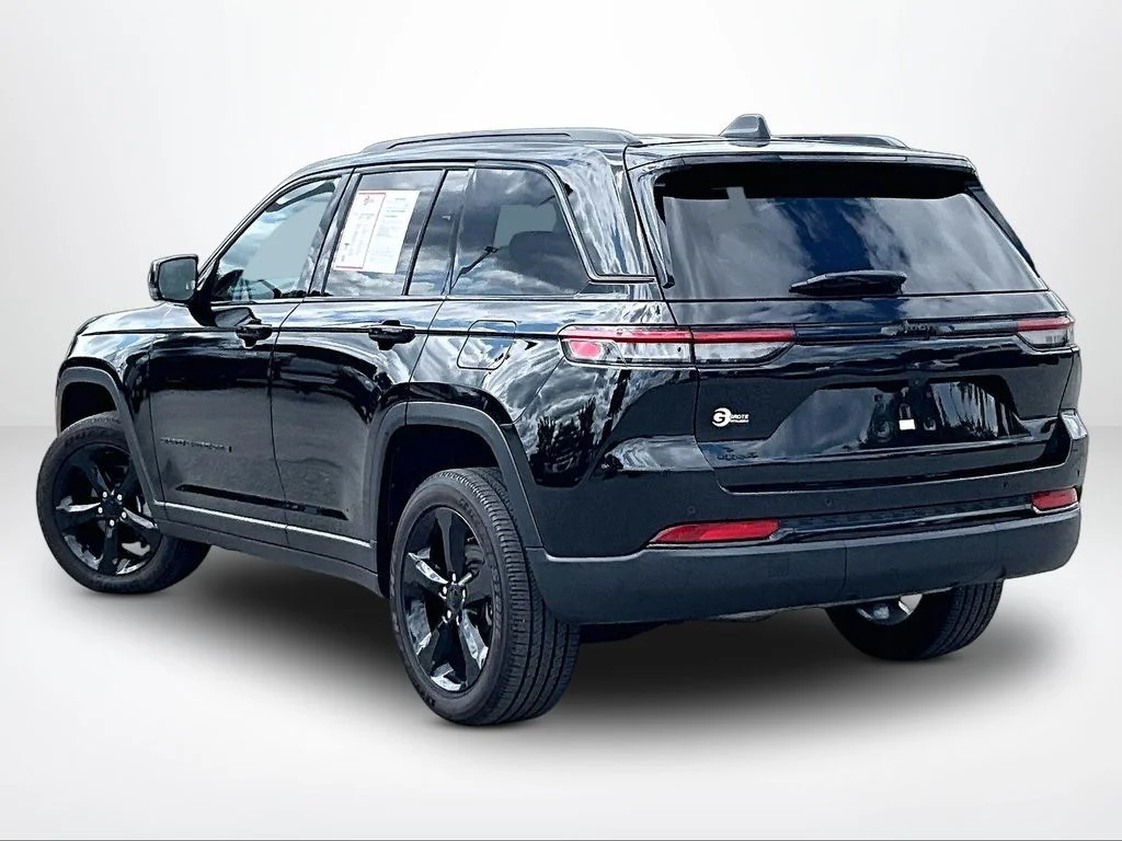 Used 2023 Black Jeep Altitude X image 14
