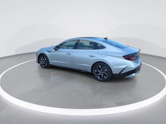 Used 2025 Silver Hyundai SEL image 6