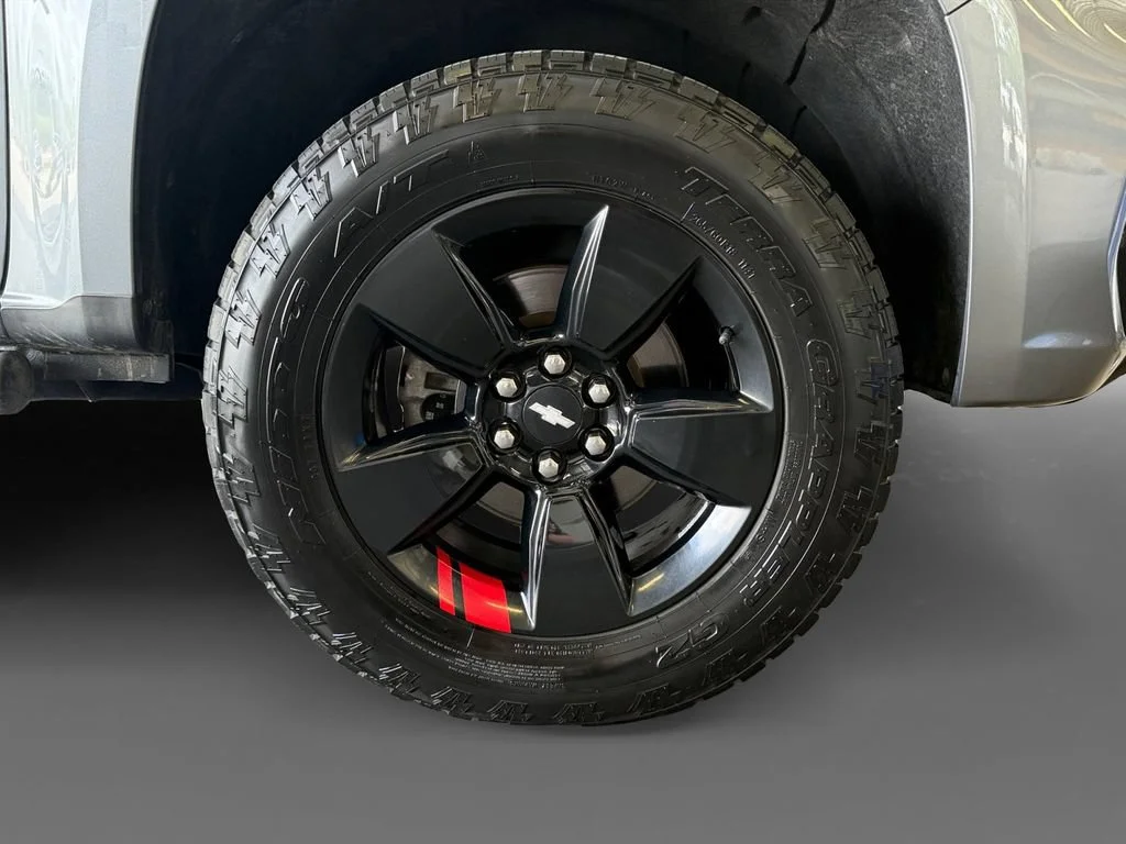 Used 2021 SATIN STEEL METALLIC Chevrolet 4WD LT image 9