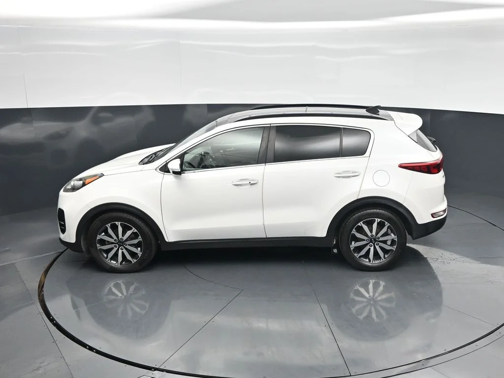 Used 2018 White Kia EX image 44
