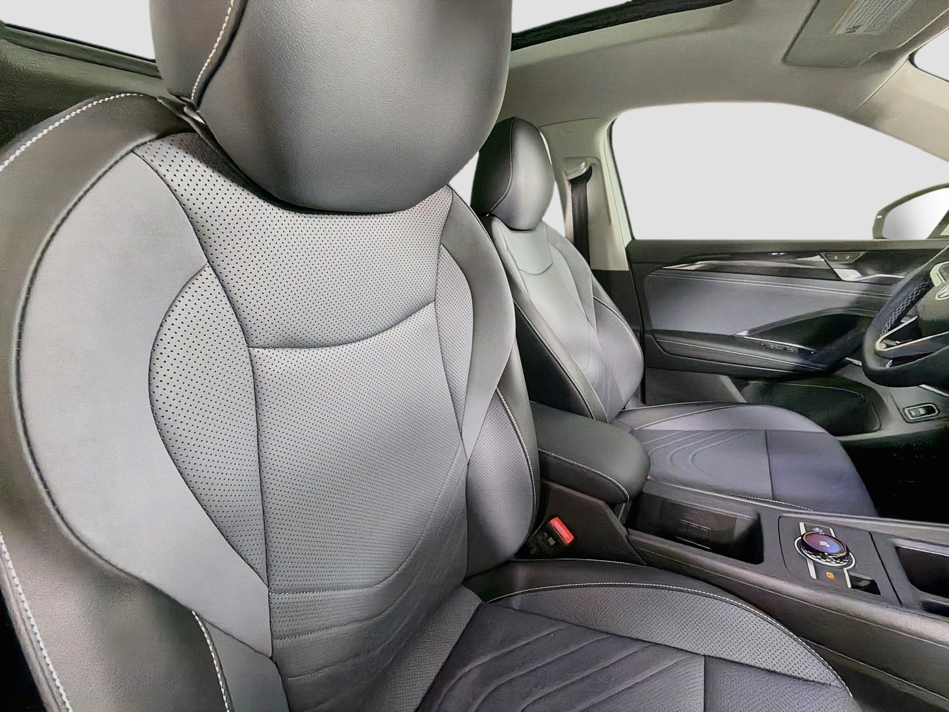 New 2026 White/off-white Volkswagen SE image 26