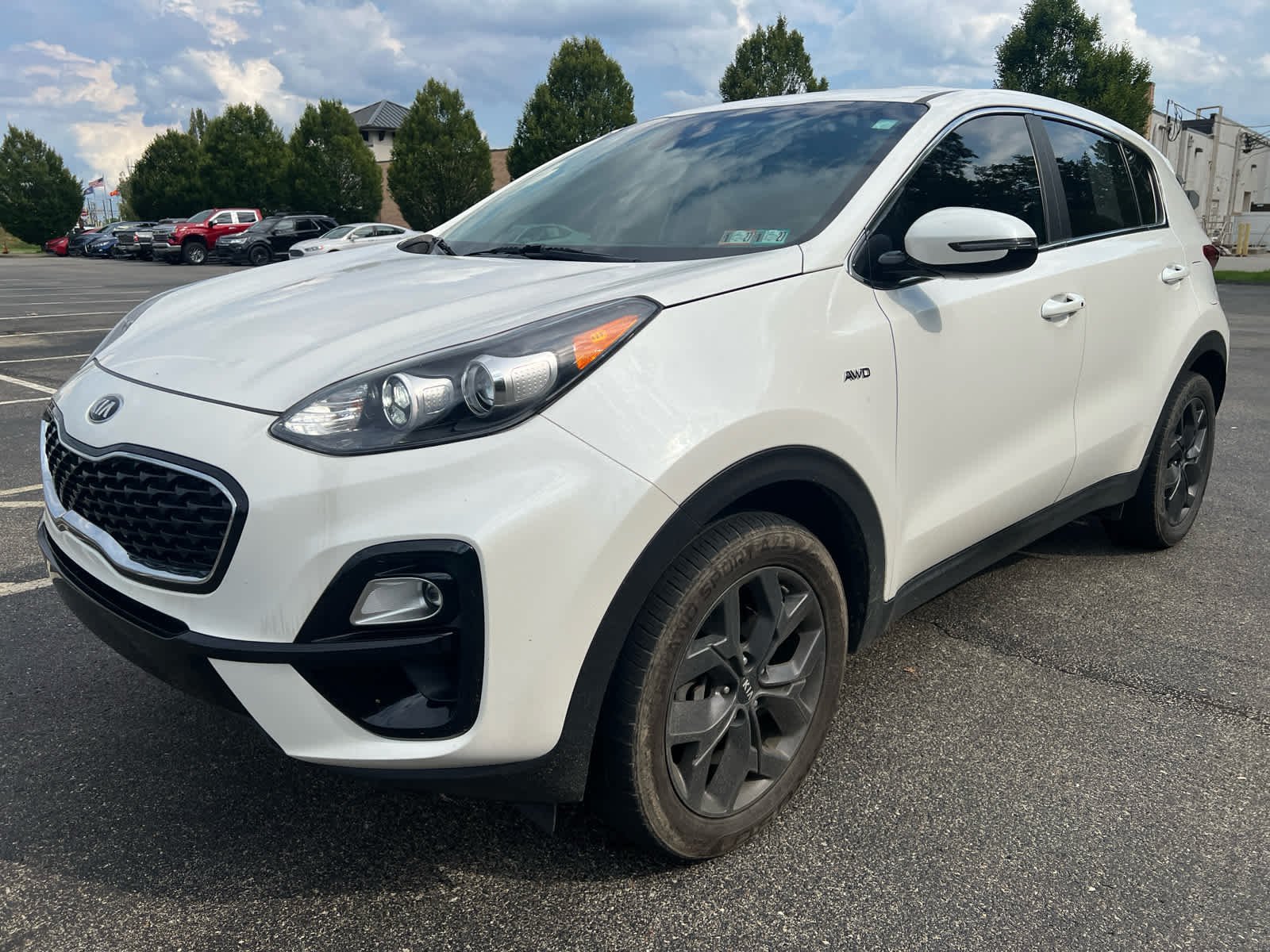 Used 2022 Snow White Pearl Kia LX image 10