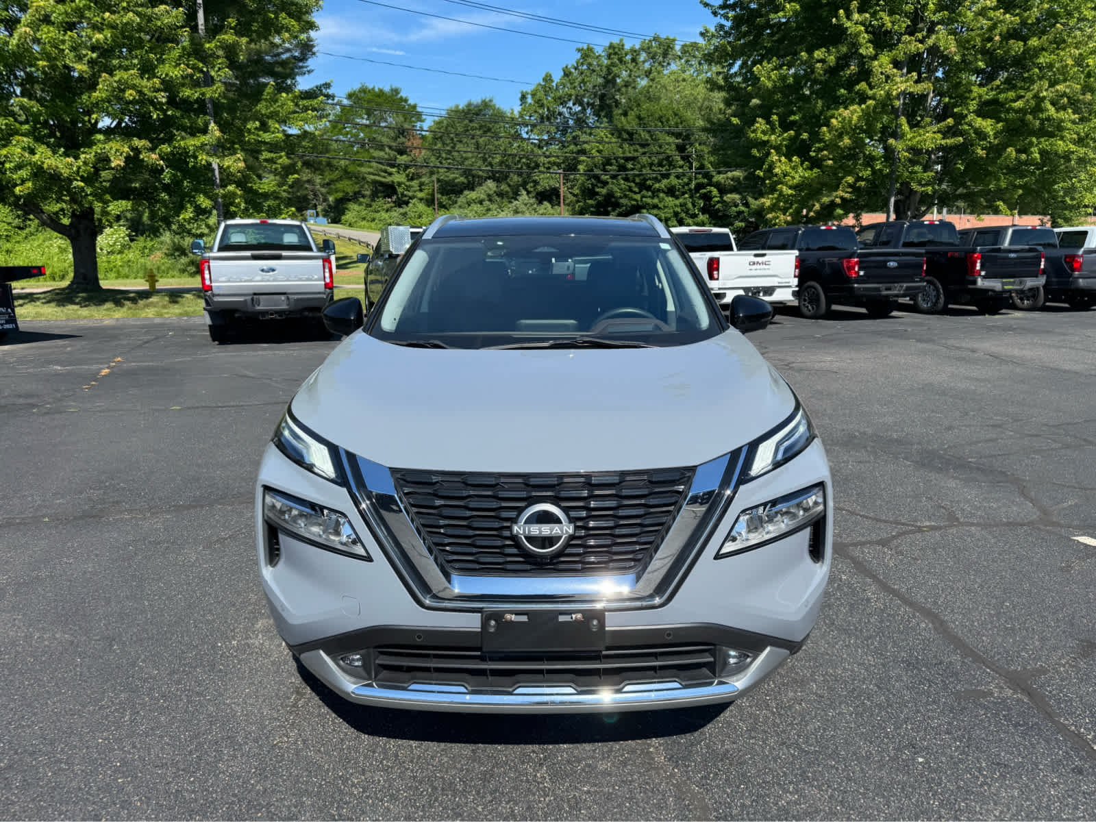 Certified Used 2022 Boulder Gray Pearl/Super Black Nissan Platinum image 9
