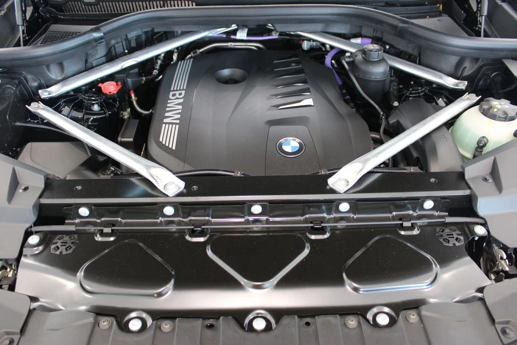 New 2026 Carbon Black Metallic BMW xDrive40i image 8