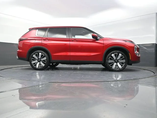 Used 2025  Mitsubishi SE image 39