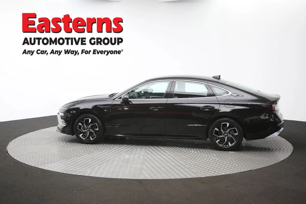 Used 2025 Black Hyundai SEL image 62