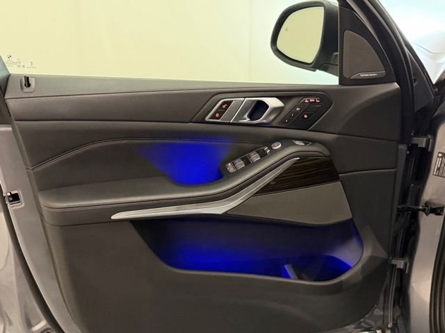 Used 2024 Skyscraper Gray Metallic BMW xDrive40i image 17