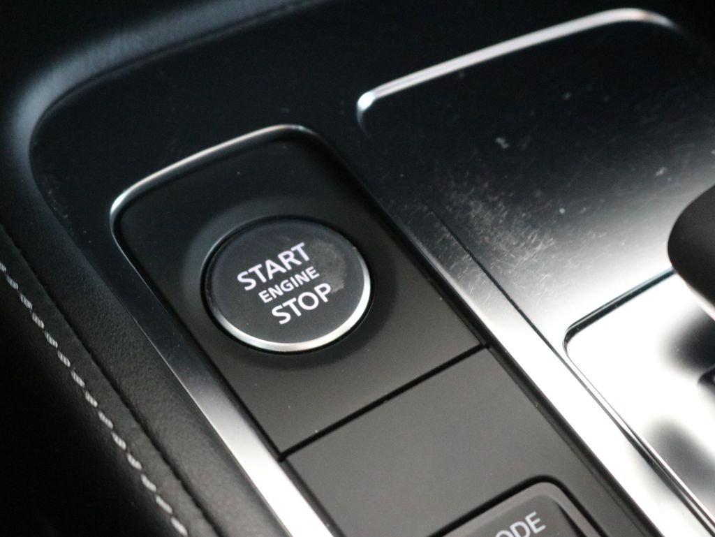 Certified Used 2023 Silver INFINITI LUXE image 17