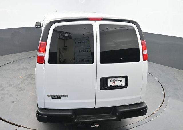Used 2024 White Chevrolet LS image 29