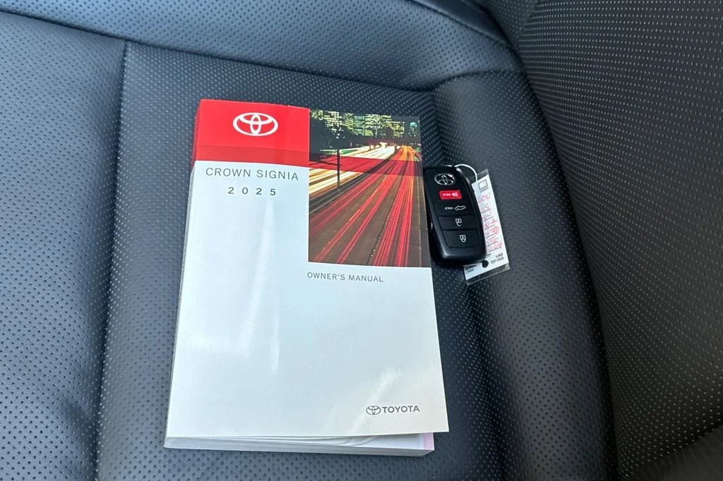 Used 2025 White Toyota Limited image 10