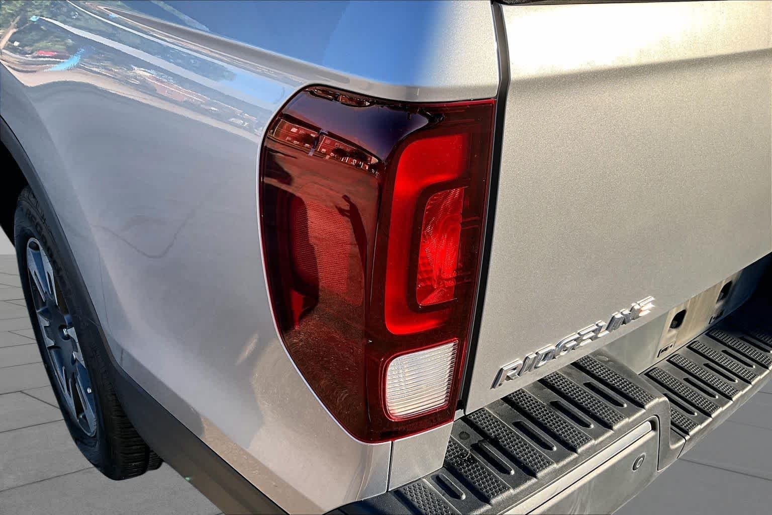 Certified Used 2019 Lunar Silver Metallic Honda RTL-E image 28