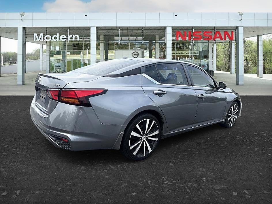 Used 2021 Gun Metallic Nissan 2.5 SR image 5