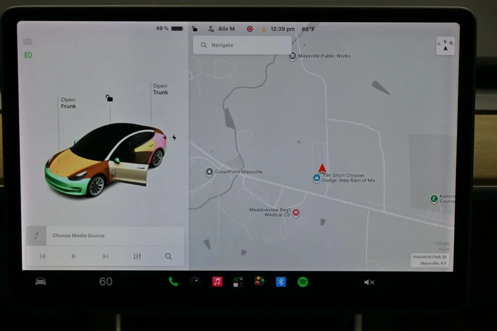 Used 2019  Tesla Standard Range Plus image 20