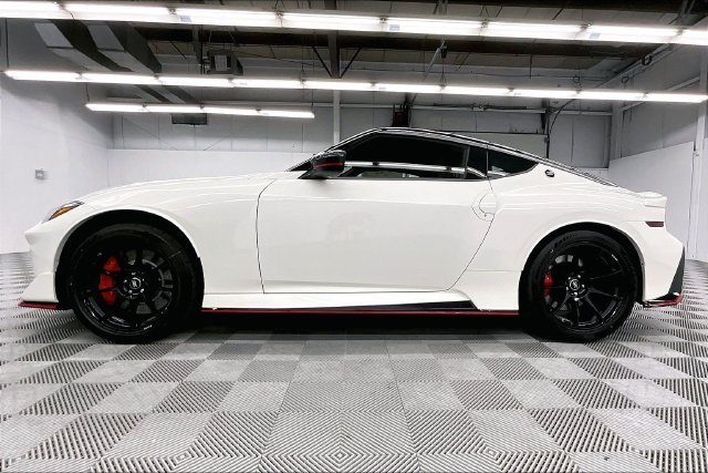 New 2027 Pearl White TriCoat/ Super Black Two Tone Nissan NISMO image 19