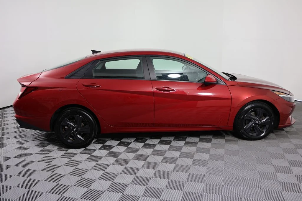 Used 2021 Red Hyundai SEL image 9