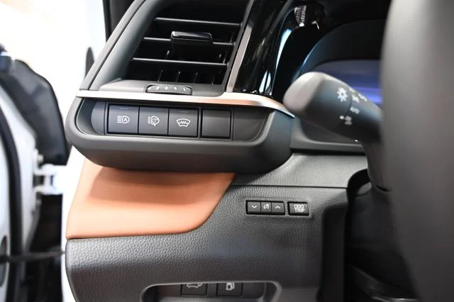 2026 Toyota Crown Signia Limited - Photo 28