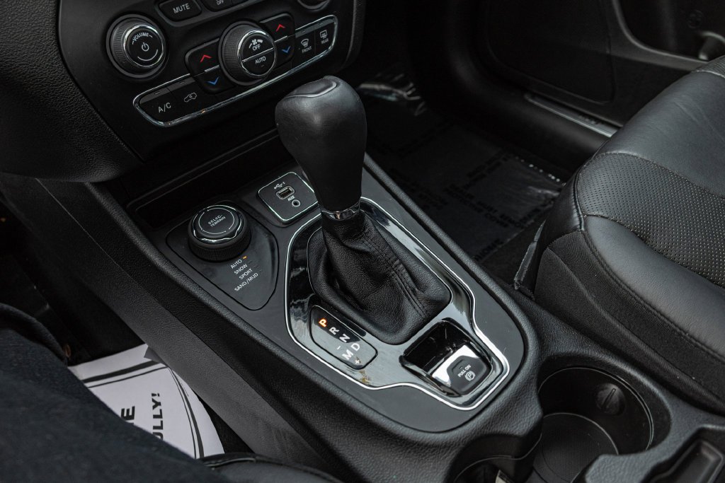 Used 2021 Silver Jeep Limited image 21