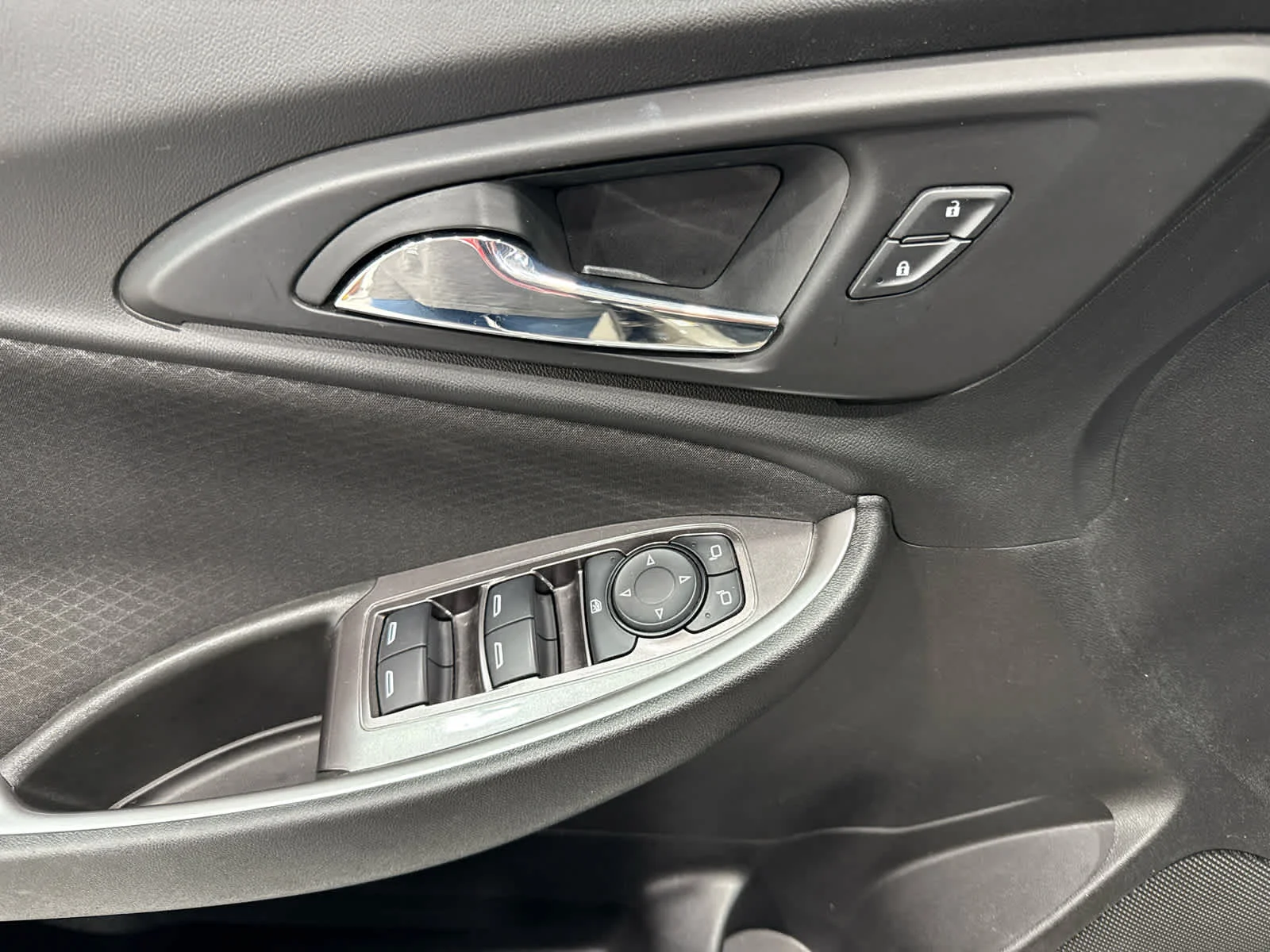 Used 2022 MINERAL GRAY METALLIC Chevrolet LS image 15