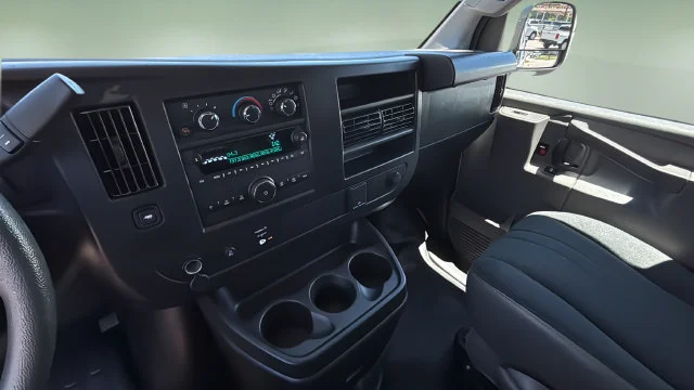 Used 2025 White GMC Work Van image 28