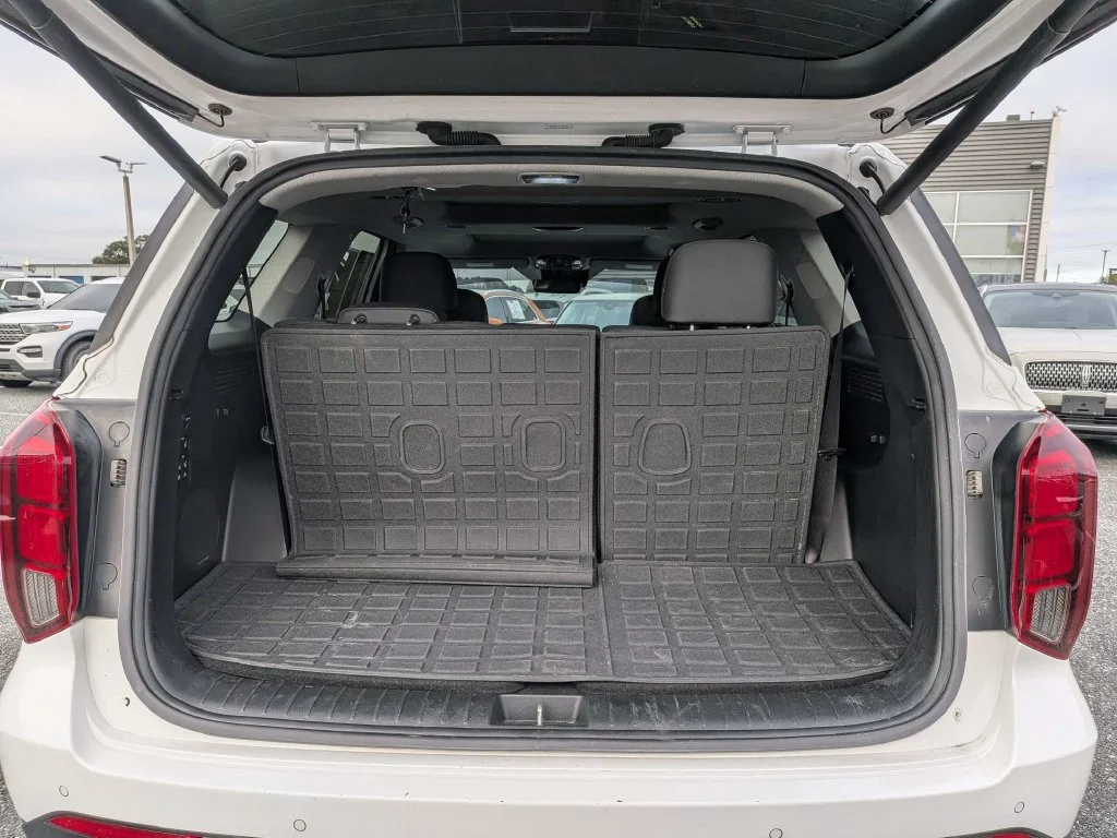 Used 2024 White Hyundai Limited image 11