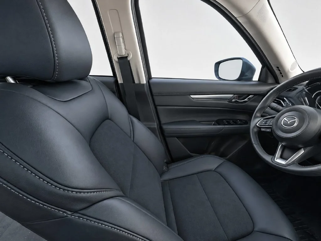 Used 2018 Blue Mazda Touring AWD image 28
