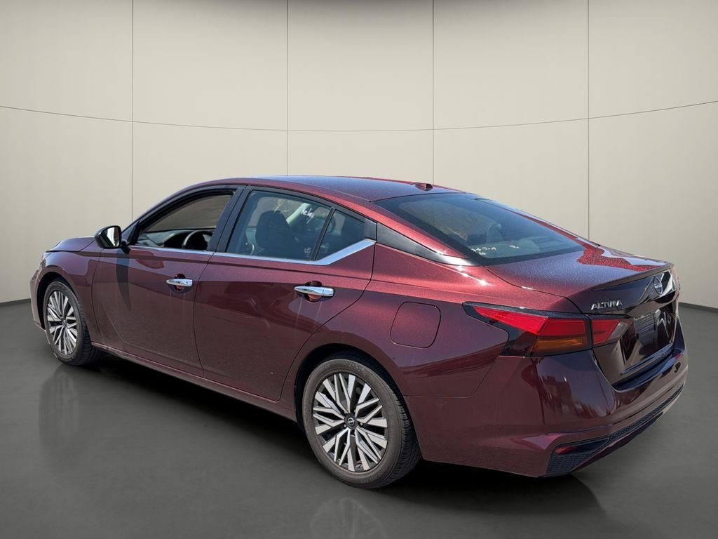 Used 2024 Red Nissan 2.5 SV image 5