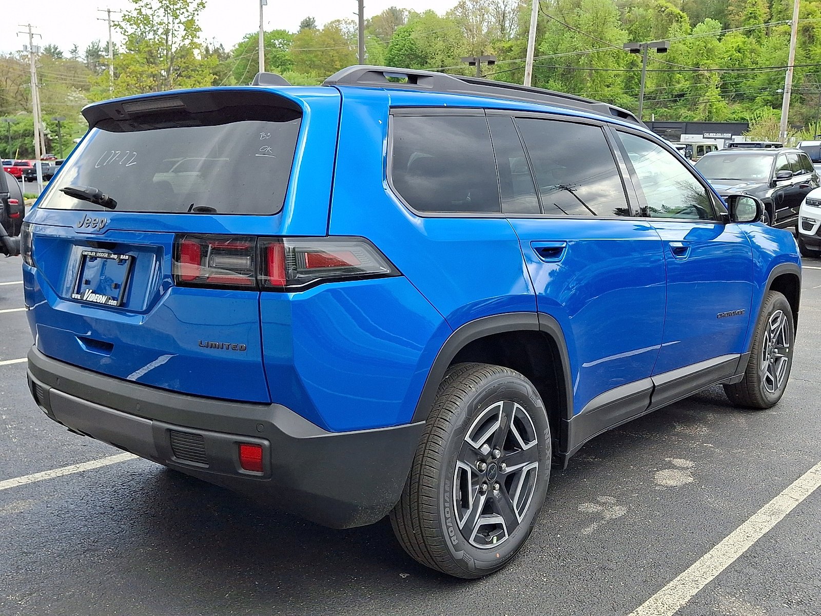 New 2026 Hydro Blue Pearl-Coat Exterior Paint Jeep Limited image 3