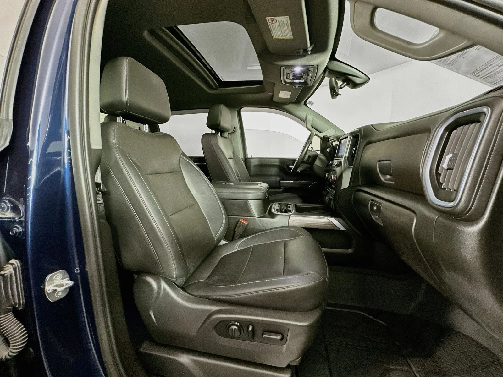 Used 2021 Northsky Blue Metallic Chevrolet LTZ image 30
