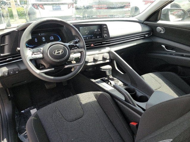 2026 Hyundai Elantra SE - Photo 10