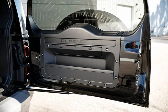 2025 Land Rover Defender S - Photo 30