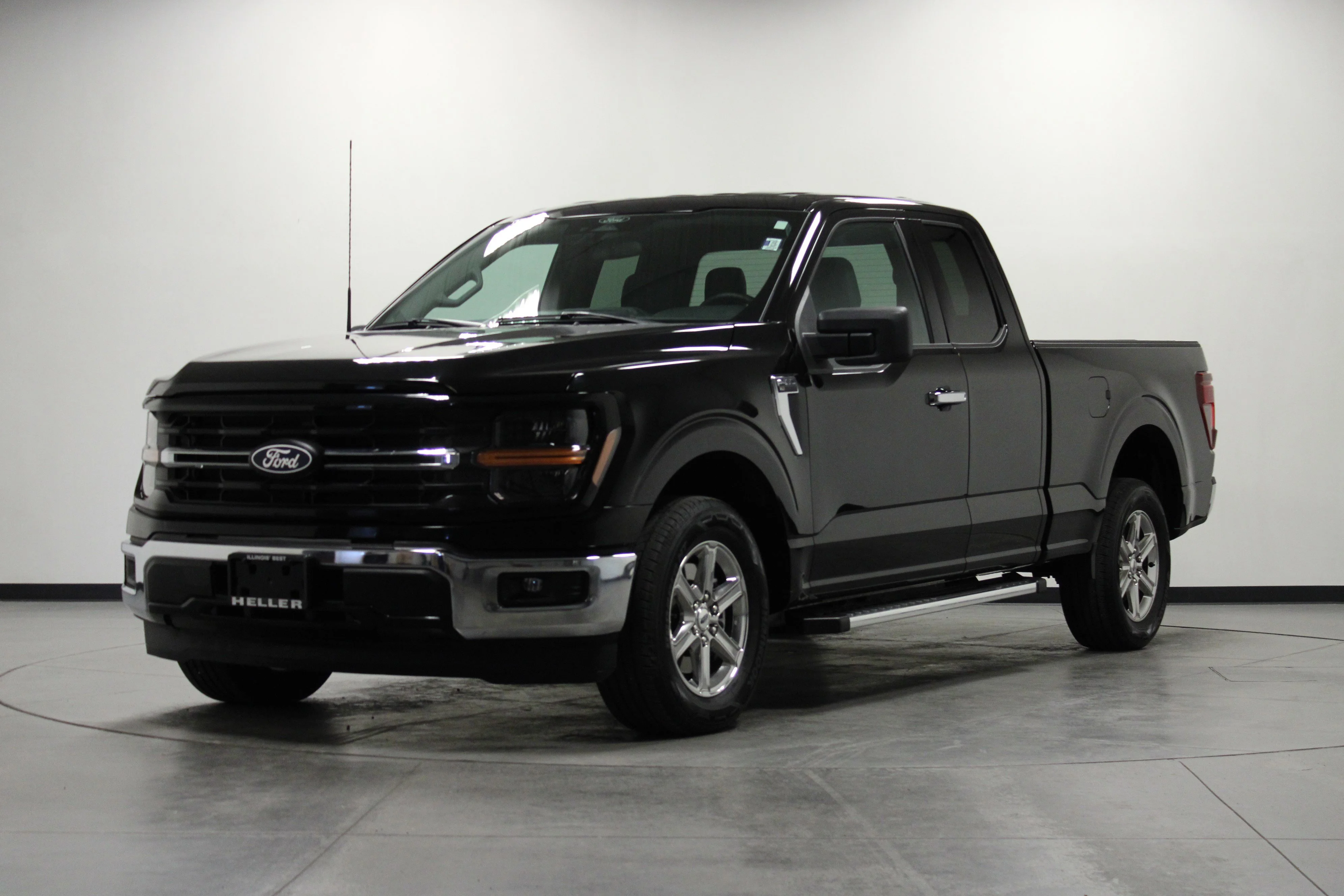 Used 2025 Black Metallic Ford XLT image 8