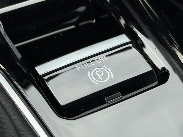 New 2026 Bright White Clearcoat Jeep Latitude image 25