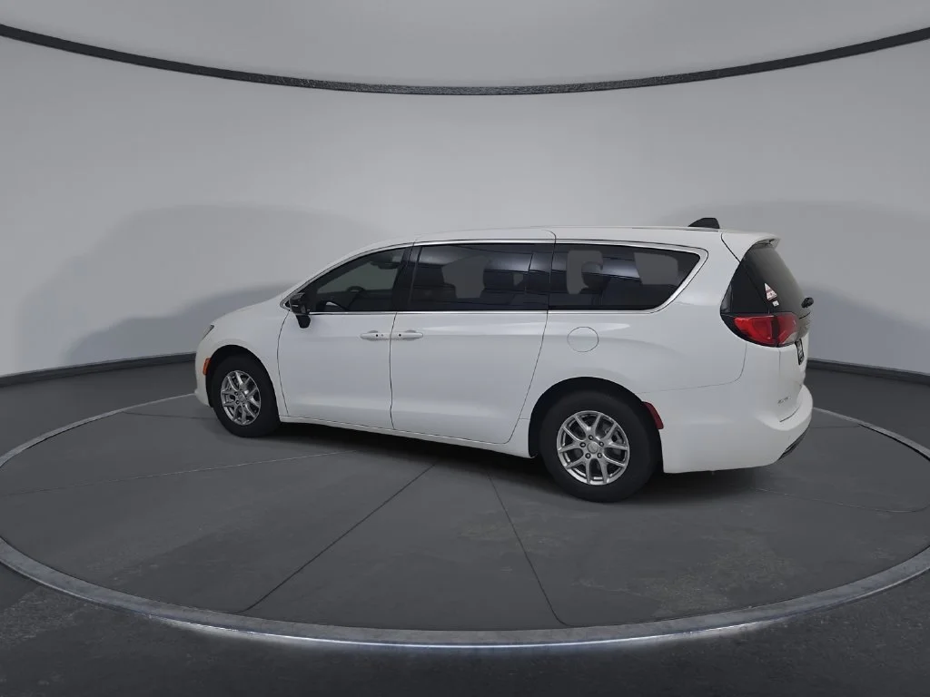 New 2027 Bright White Clear-Coat Paint Chrysler LX image 10