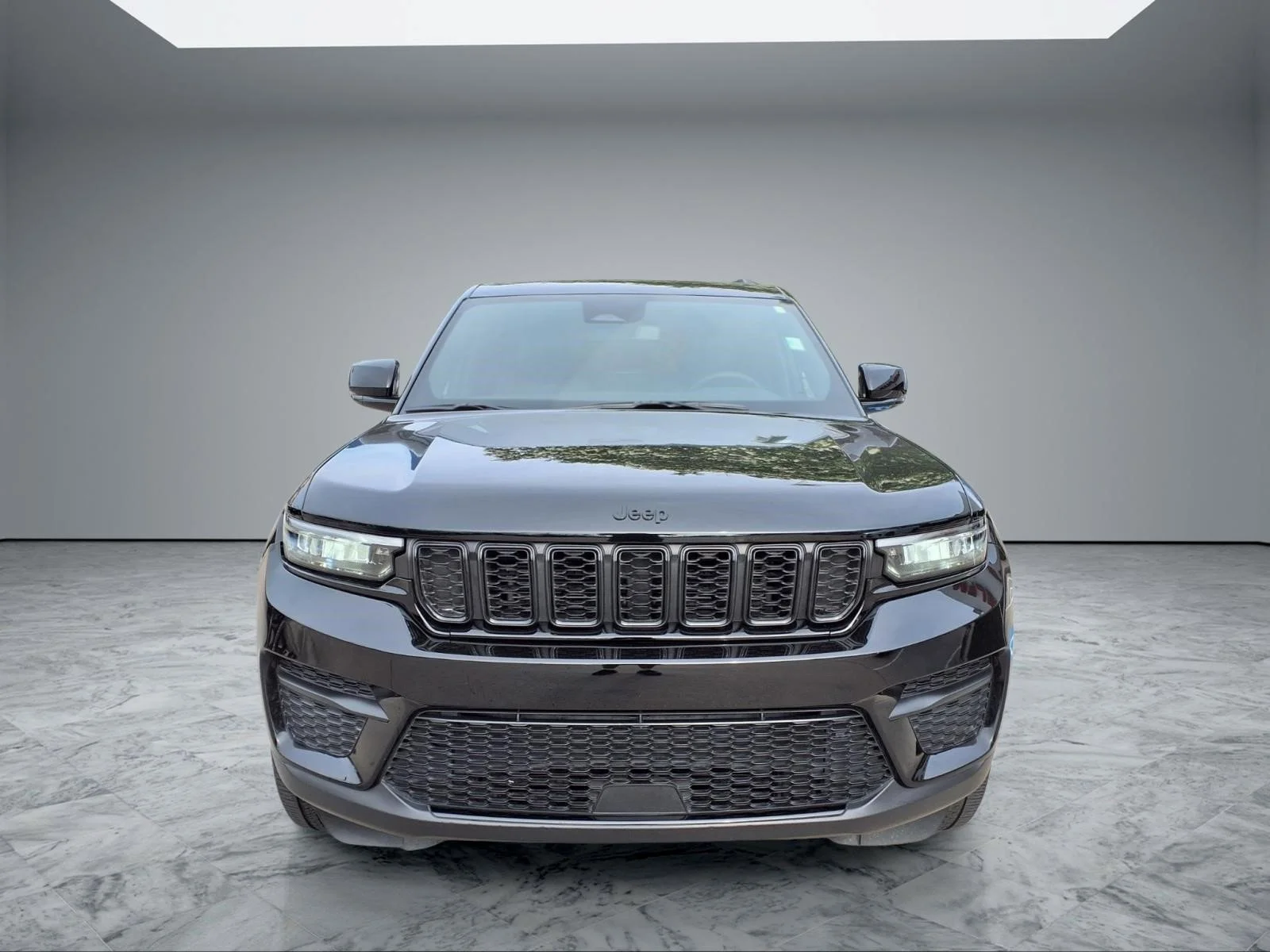 Used 2023 Diamond Black Crystal Pearlcoat Jeep Altitude image 2