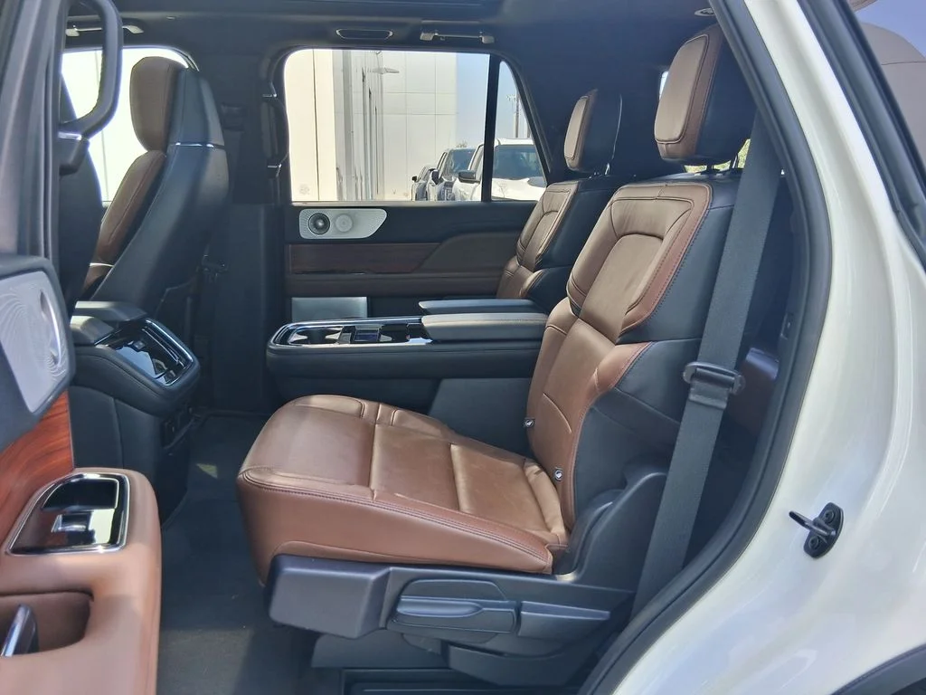 Used 2023 White Lincoln Reserve image 24