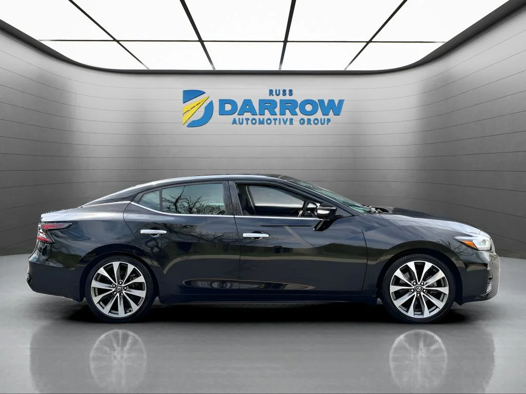 Used 2021 Black Nissan Platinum image 6