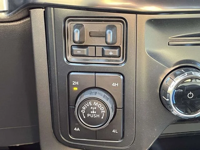 New 2026 Iconic Silver Metallic Ford Lariat® image 30