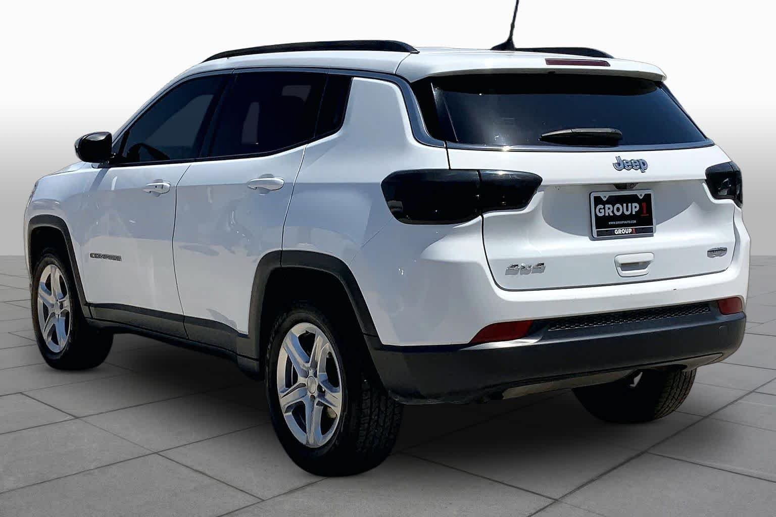 Used 2023 Bright White Clearcoat Jeep Latitude image 12