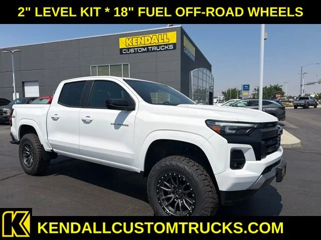 Used 2023 White Chevrolet Z71 image 1