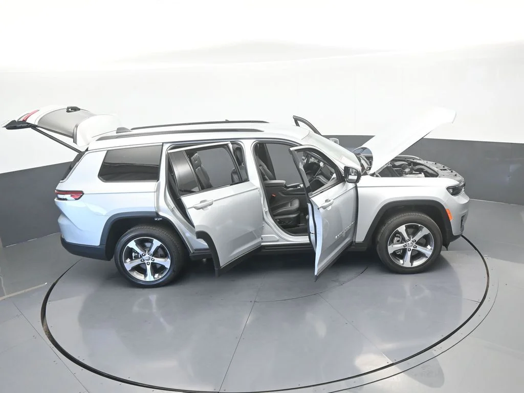 Used 2025 Silver Zynith Jeep Limited image 70
