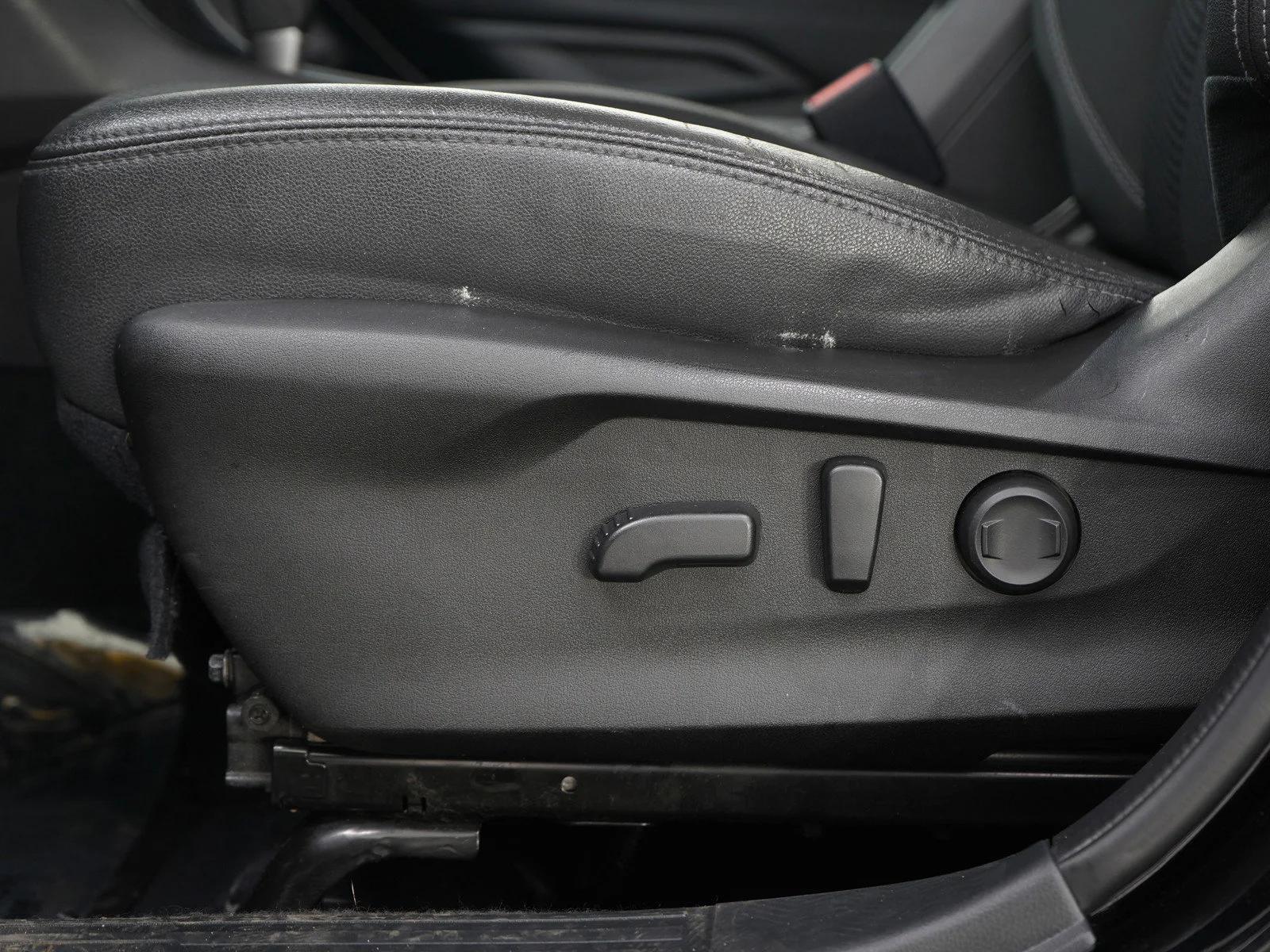 Used 2020 Crystal Black Pearl Subaru Premium image 24