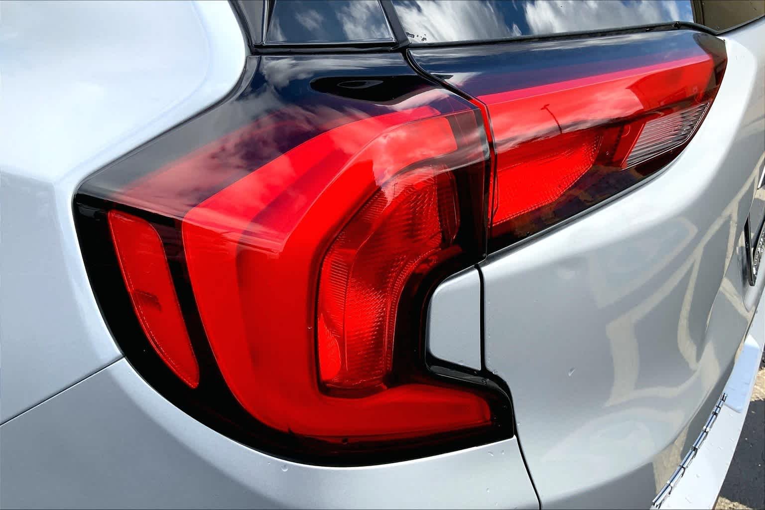 Used 2018 Quicksilver Metallic GMC SLT image 28