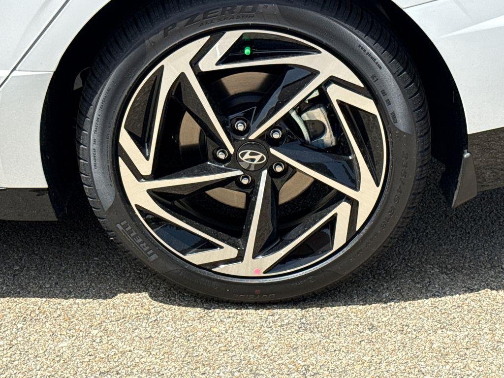 New 2026 White Hyundai SEL Sport image 9