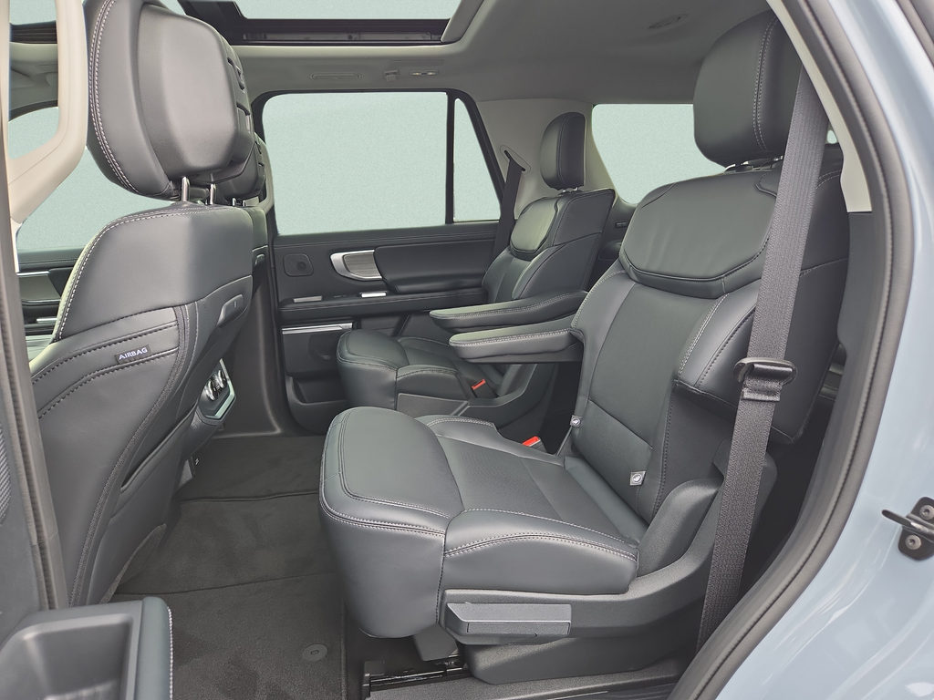 New 2026 Glacier Gray Metallic Tri-Coat Ford Platinum® image 14