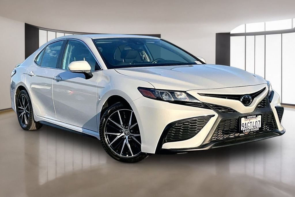 Used 2022 Ice Edge Toyota SE image 3