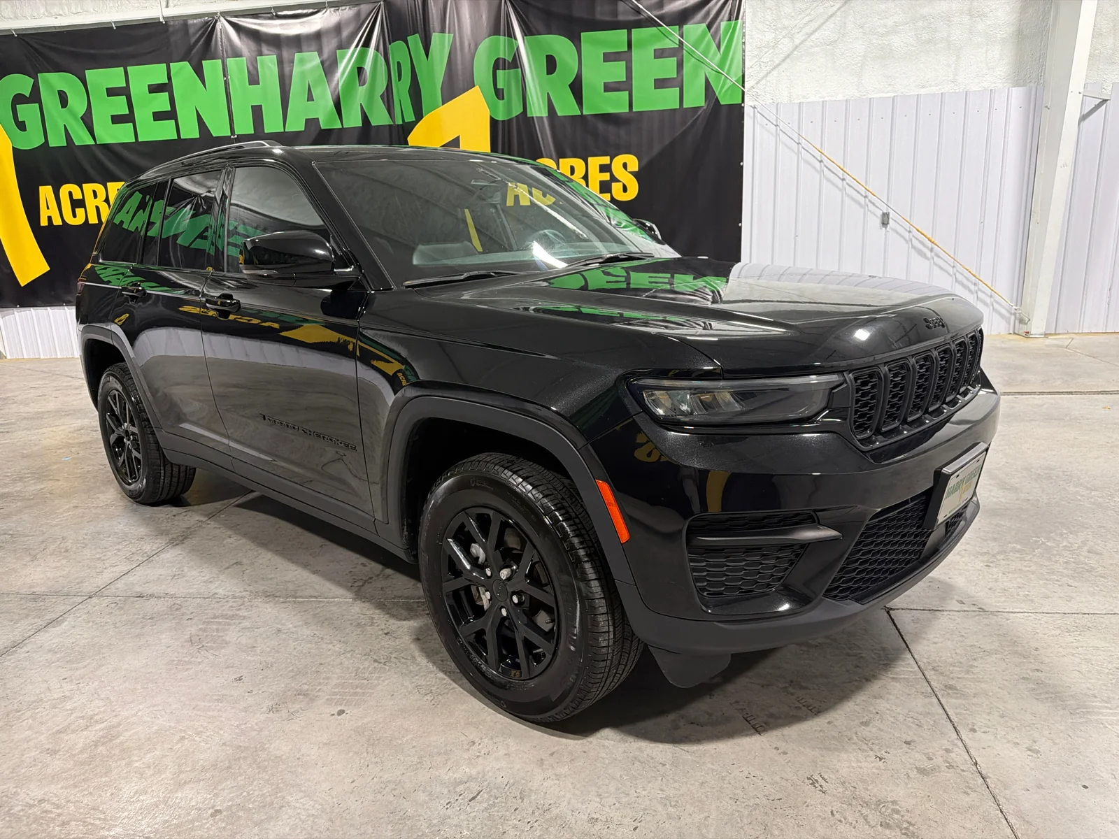Certified Used 2024 Diamond Black Crystal Pearlcoat Jeep Altitude X image 3